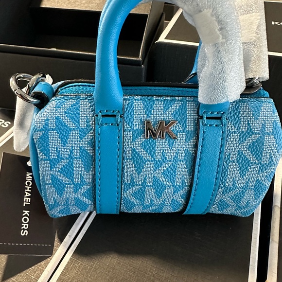Michael Kors Micro Duffle Keychain (price for one) - Picture 8 of 8